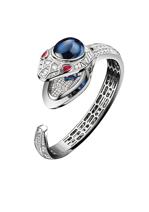 The Serpenti Suduttori opens its jaws to reveal a watch inside its single-row form